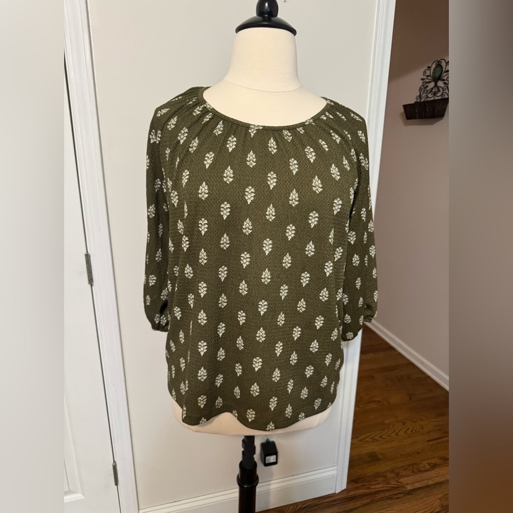 Croft & Barrow Olive and Cream Knit Top - Picture 1 of 8